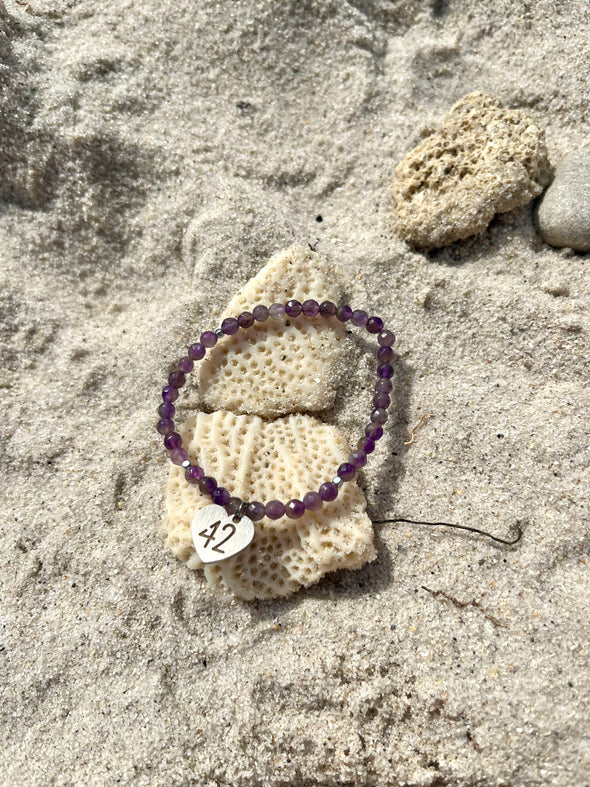 Bracelet 42 en perles naturelles violettes