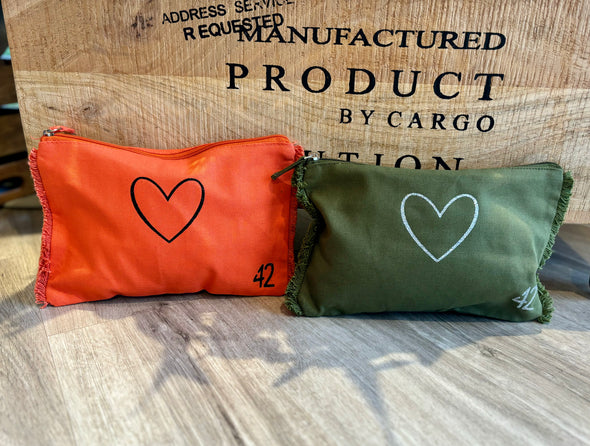 Pochette orange coeur